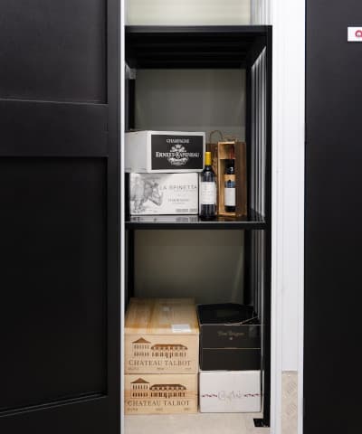 b-winebanc03.jpg